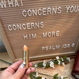 💄 NWT ARTISTRY Signature Color™ - Sheer Lipstick - 3.8 g - 50 Clear Balm